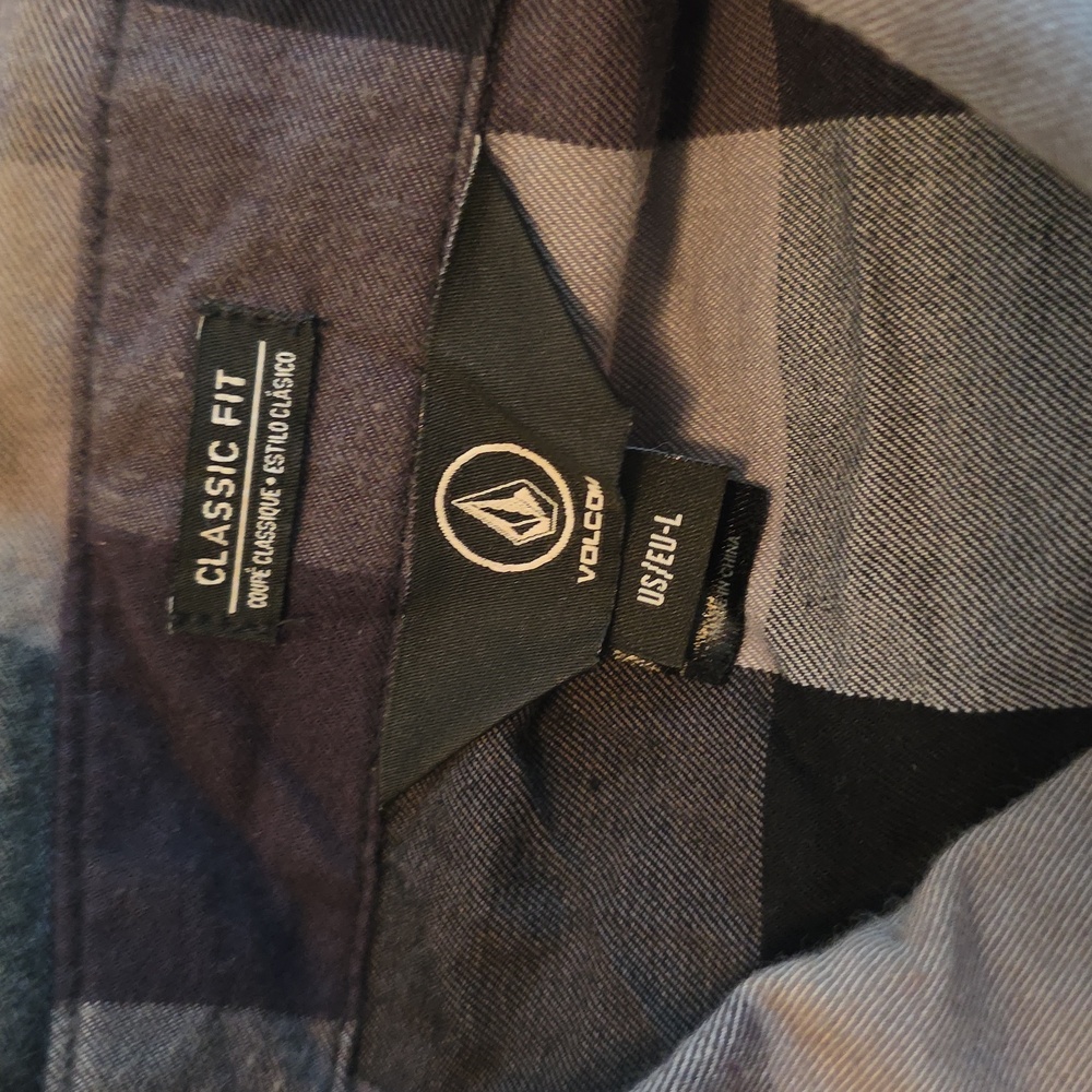 Volcom Black and Gray Plaid Button Down Flannel Shirt, Mens Large - Picture 2 of 4
